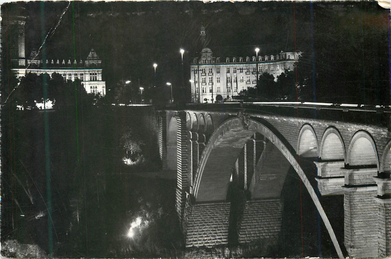 CPM Luxembourg la nuit pont adolphe avec siege du plan