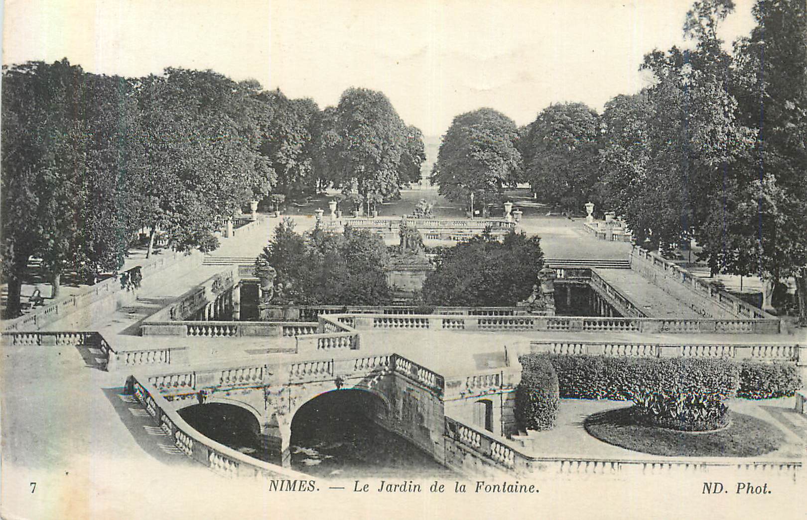 CPA Nimes le jardin de la fontaine