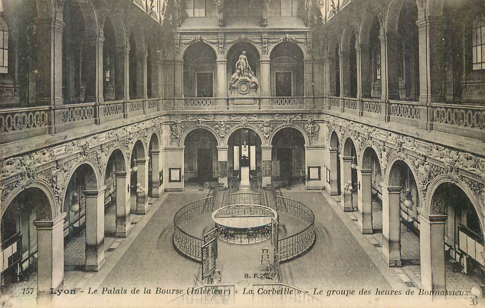 Lyon - Das Palais de la Bourse (Innenraum) - Die Stunde von Bonnassieux