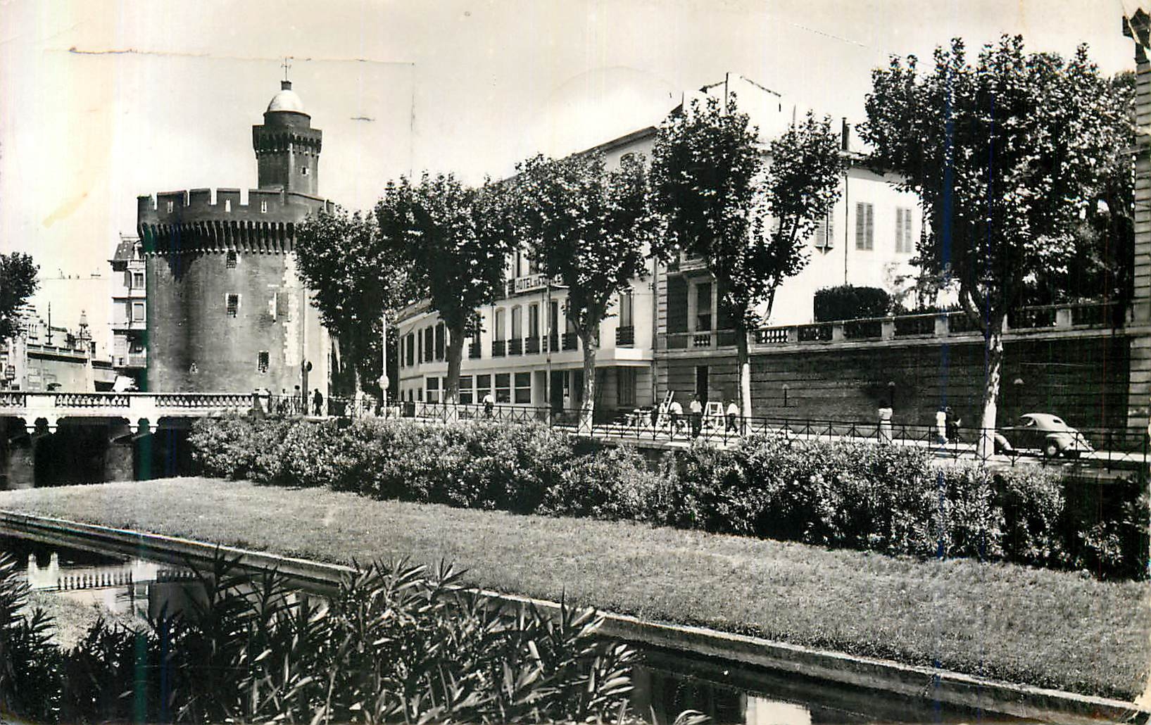 CPM 9011 perpignan vue vers le pont du castillet
