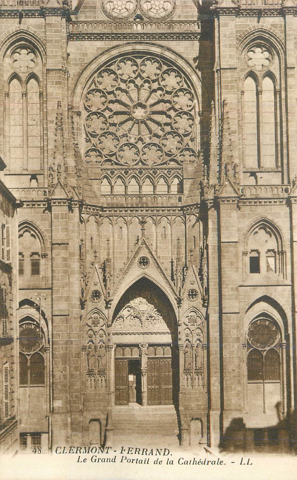 CPA 48 clermont ferrand le grand portail de la cathedrale
