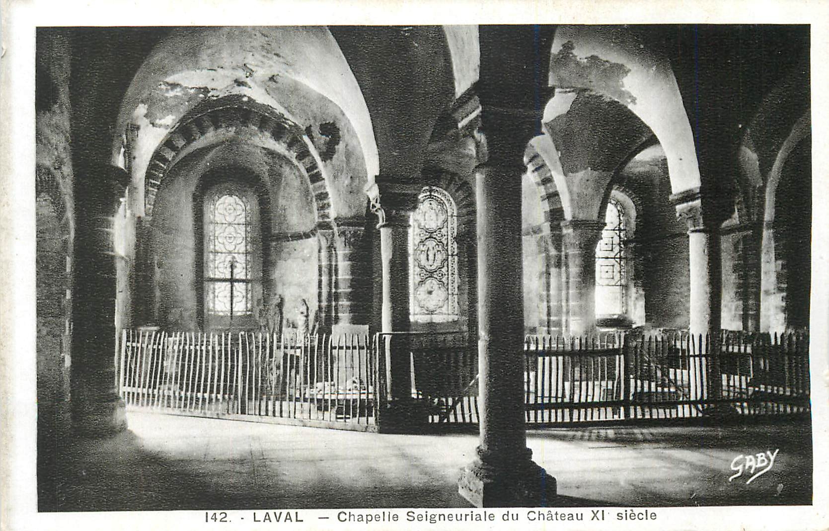 CPA 142 laval chapelle seigneuriale du chateau xi siecle