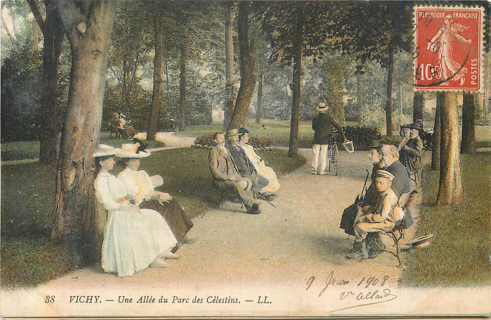 CPA 38 vichy une allee du parc des celestins