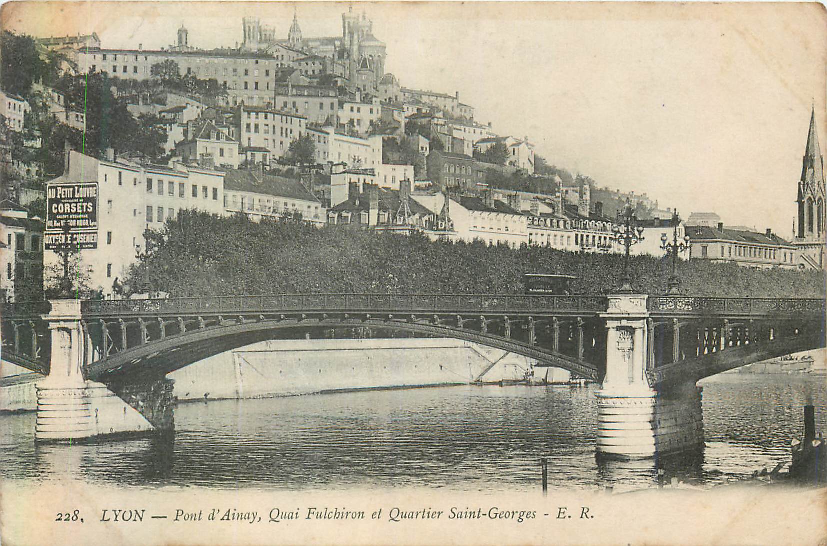 CPA 228 lyon pont d ainay quai fulchiron et quartier saint georges
