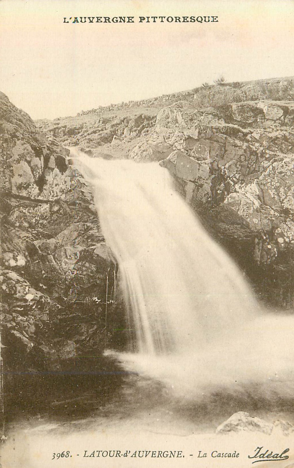 CPA L auvergne pittoresque 3968 latour d auvergne la cascade