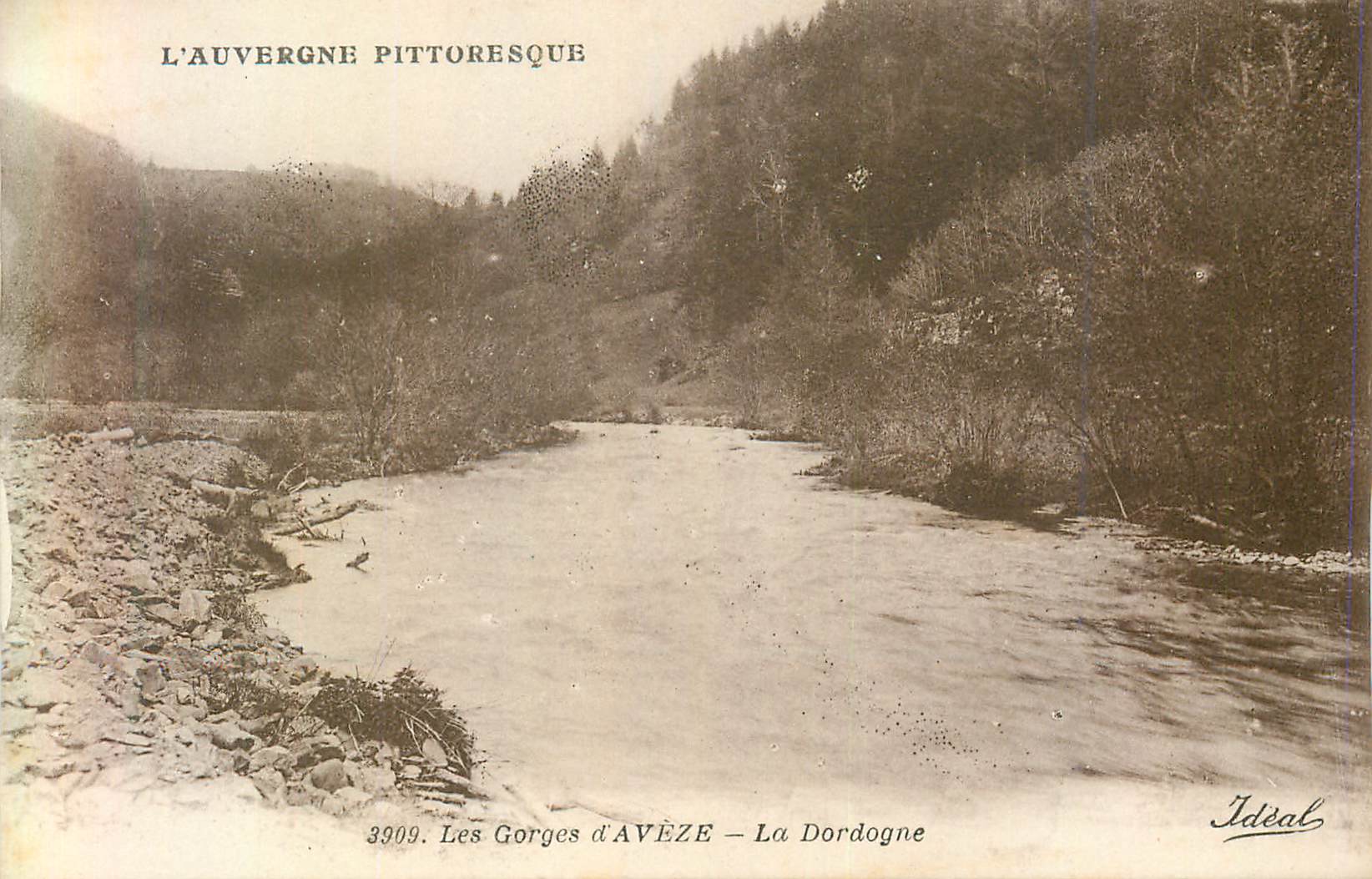 Les Gorges d'Avèze — La Dordogne — L'Auvergne pittoresque — Éditeur Idéal, n° 3909