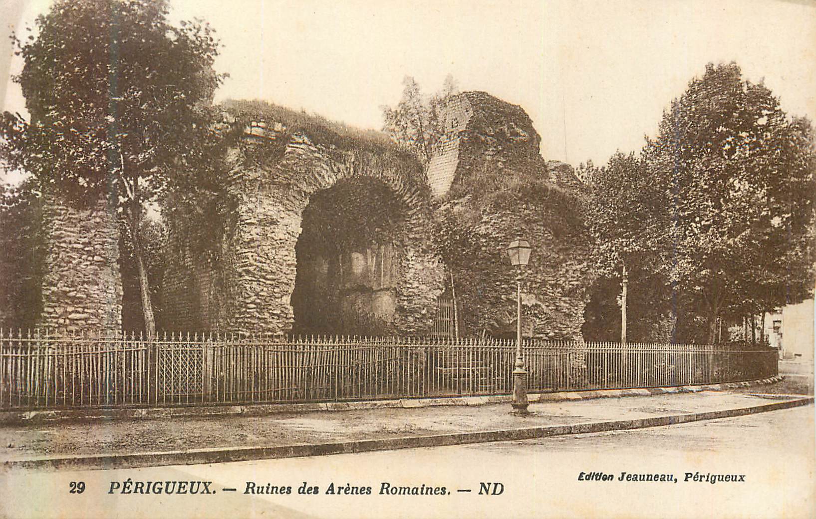 CPA 29 perigueux ruines des arnes romaines
