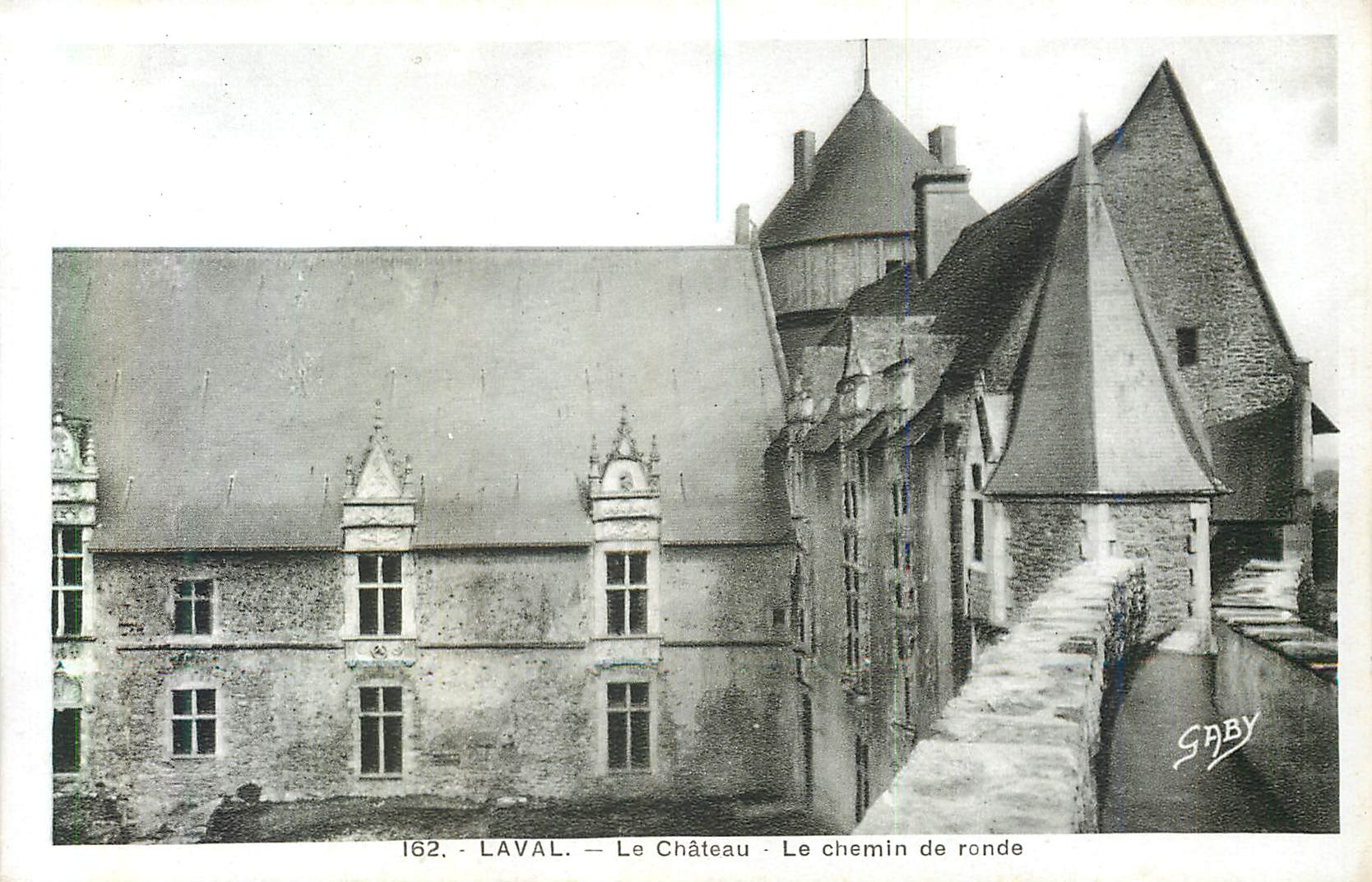 CPM 162 laval le chateau le chemin de ronde