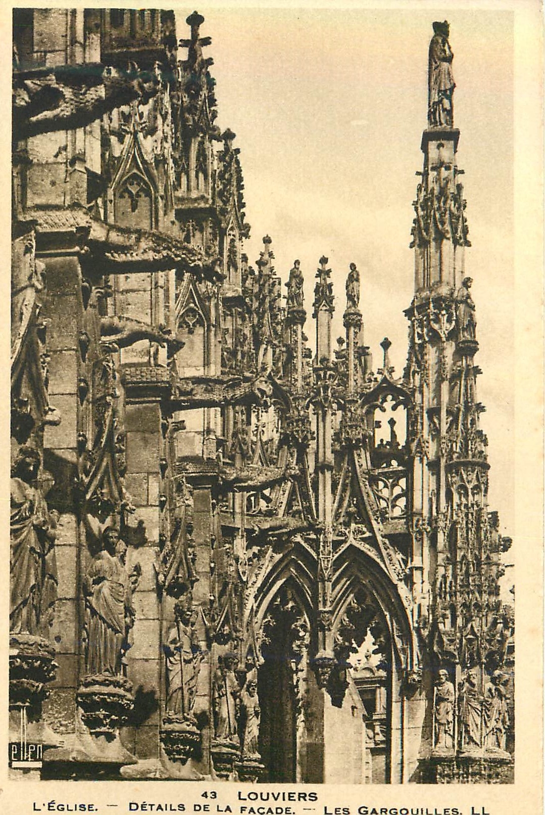 CPA 43 louviers l eglise details de la facade les gargouilles