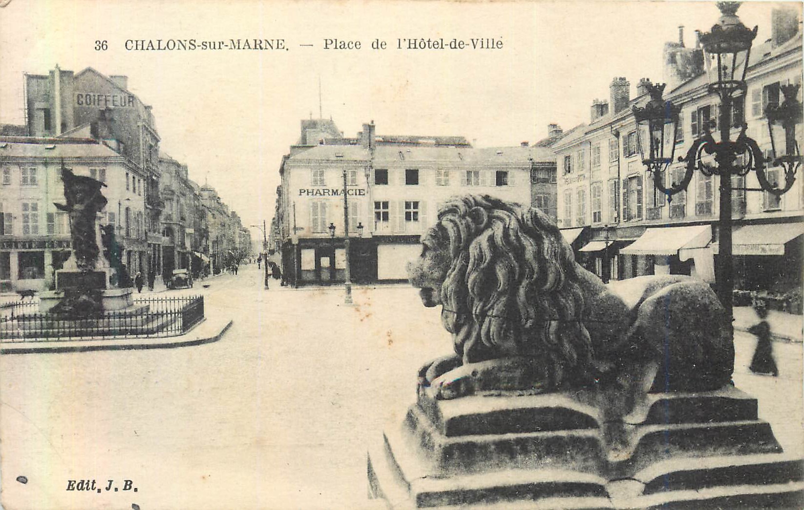 CPA 36 chalons sur marne place de l hotel de ville Lion