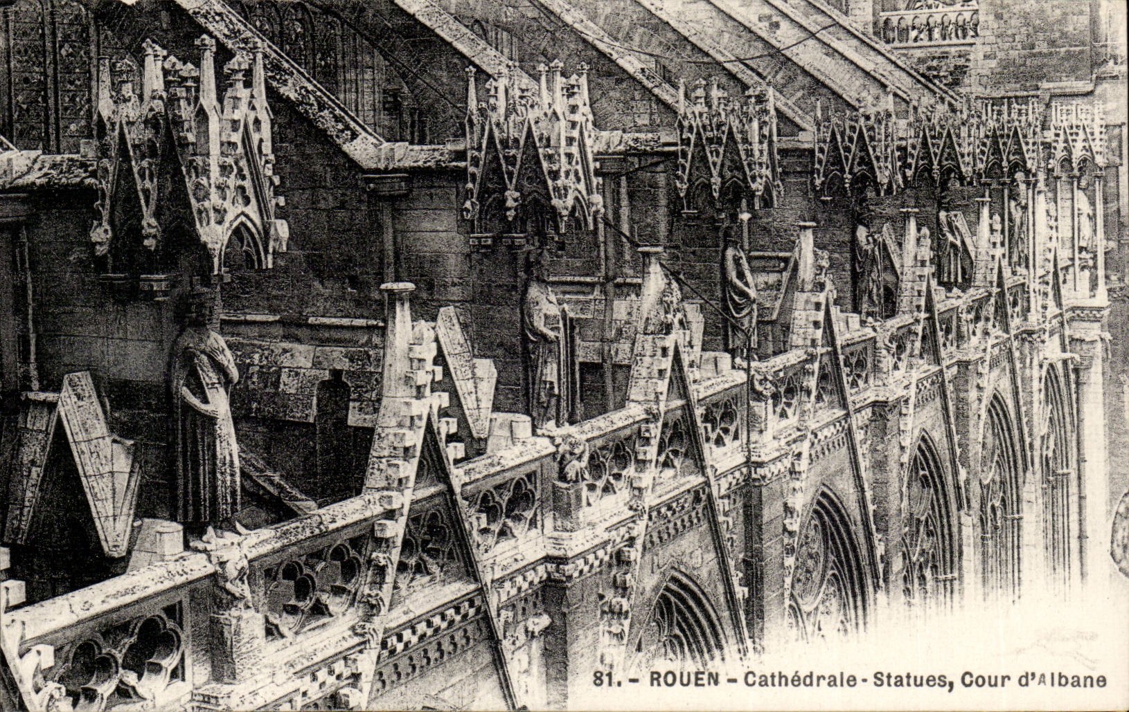 CPA Rouen Cathedrale Statues Cour d'Albane