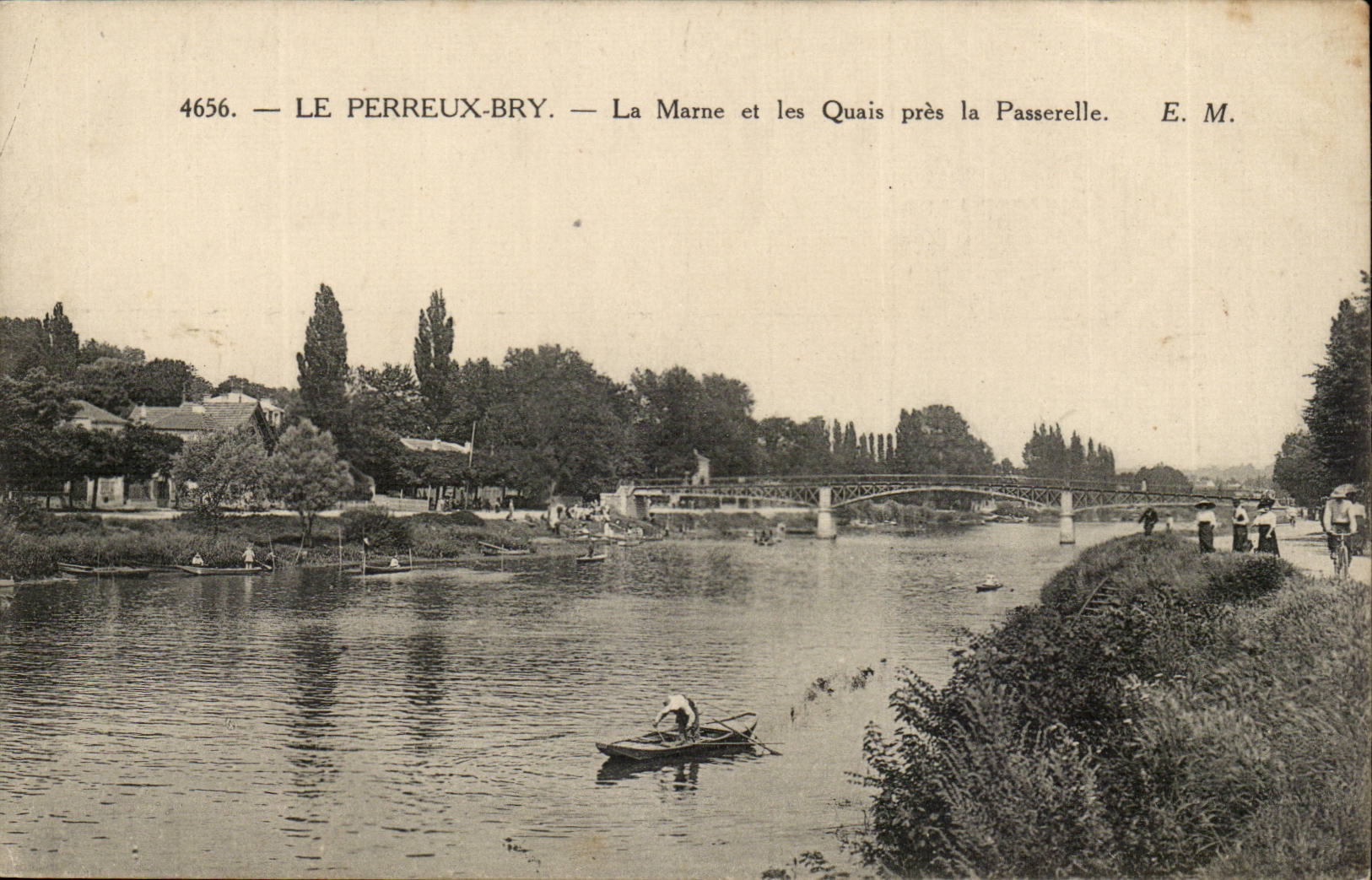 CPA Le Perreux Bry La Marne et les quais pres la passerelle