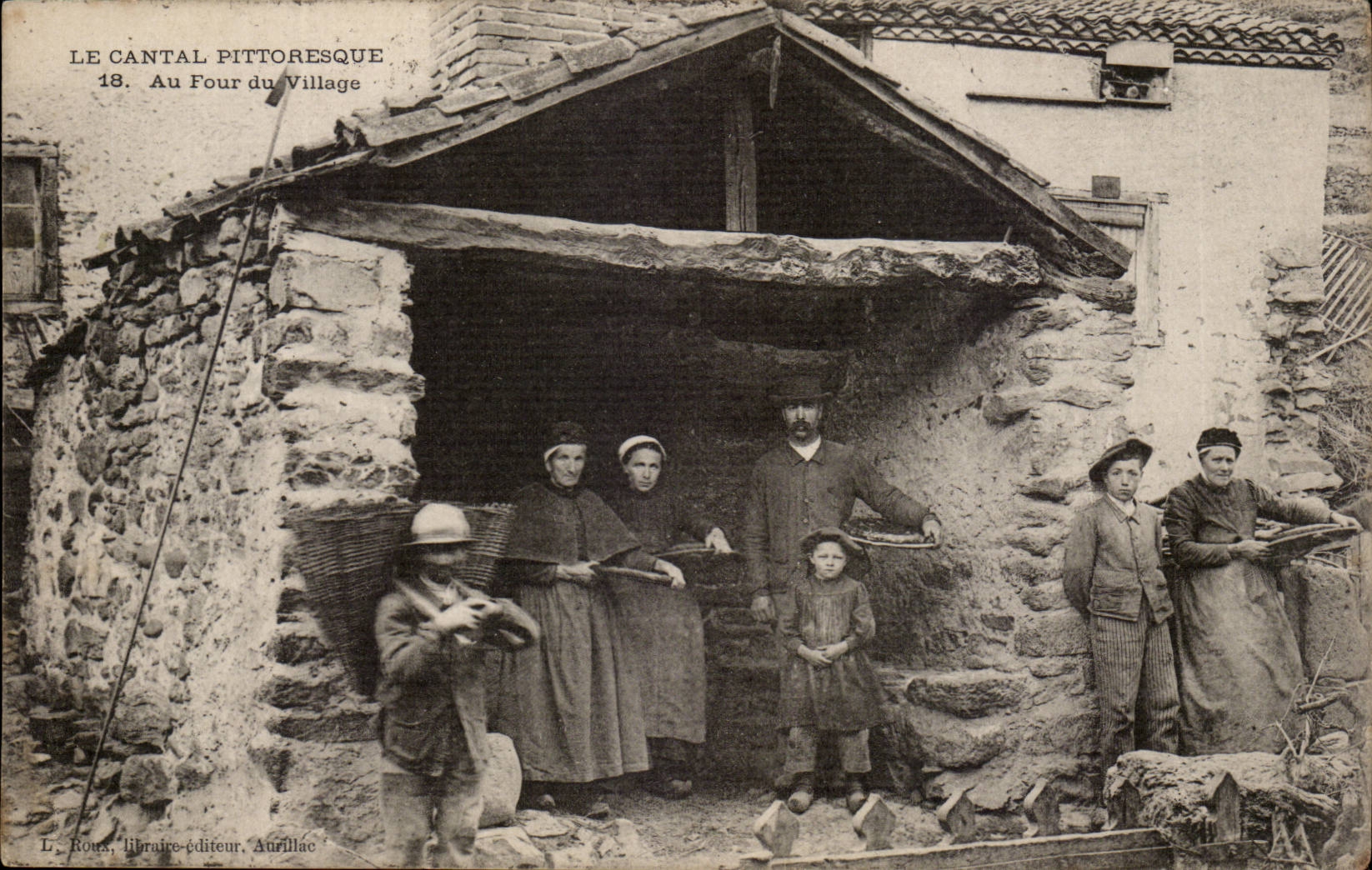 CPA Cantal pittoresque Au four du village TOP