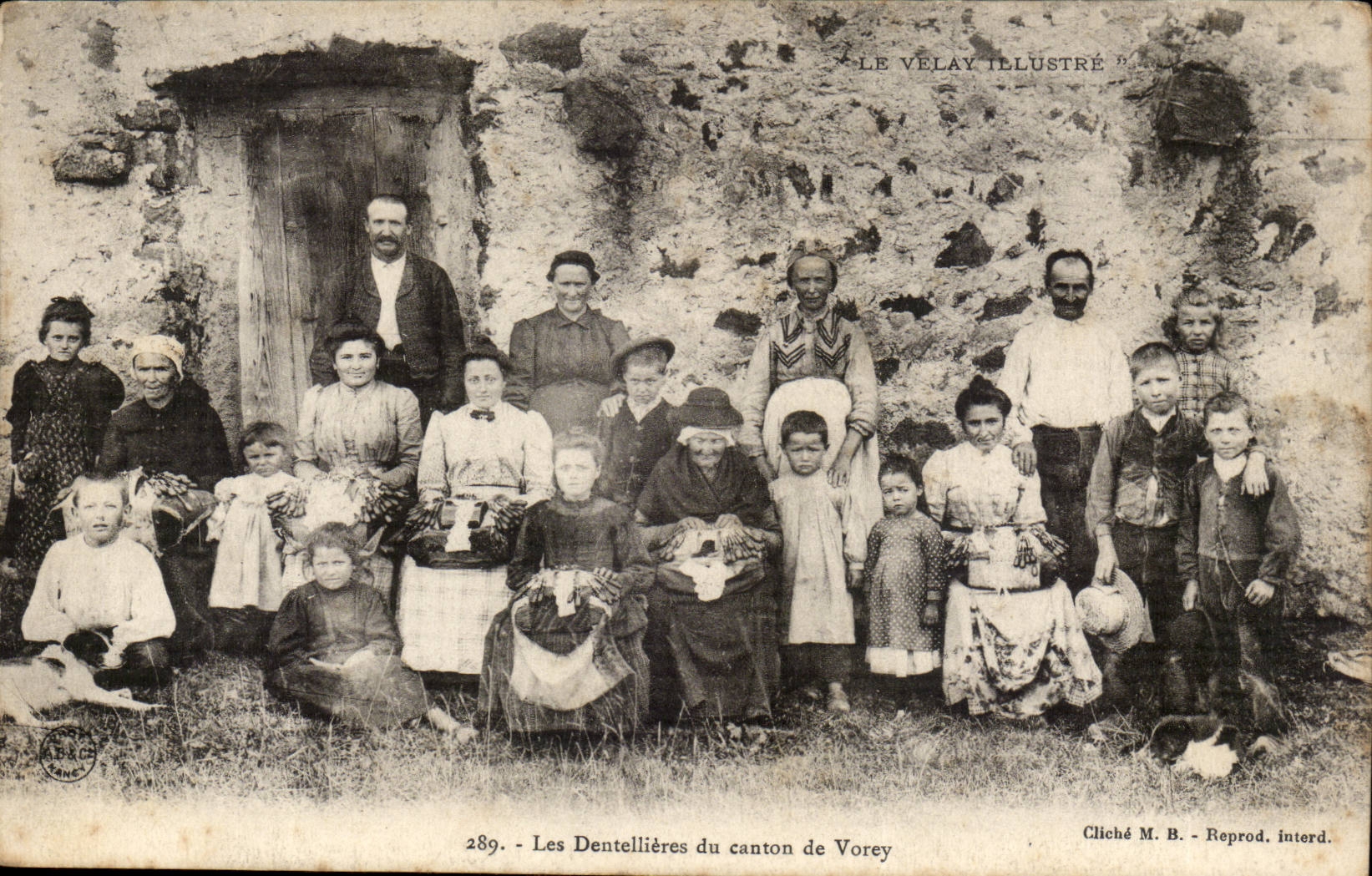 CPA Le VElay illustre Les dentellieres du canton de Vorey TOP (metiers)