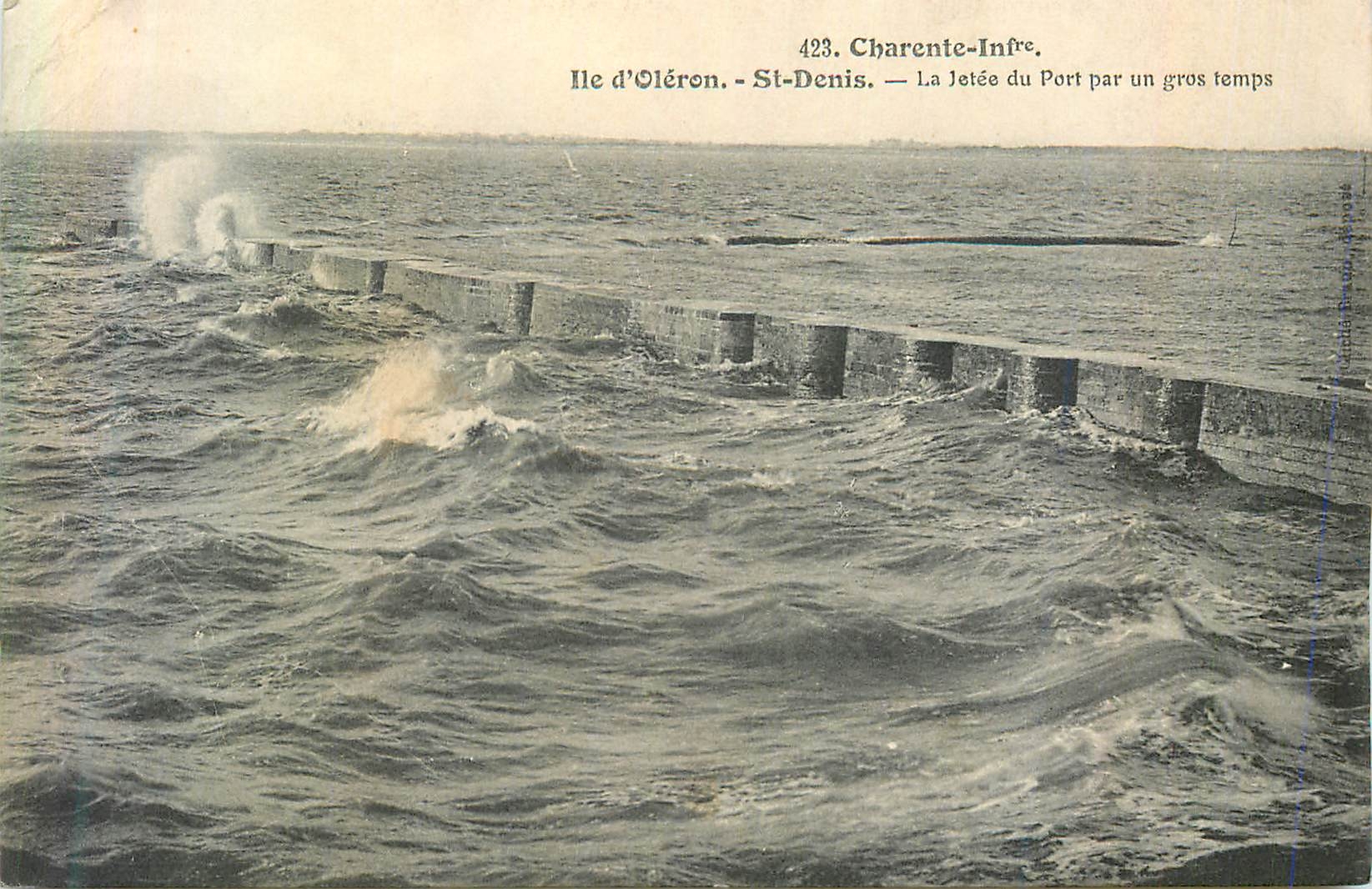 Ile d'Oléron - St-Denis — La Jetée du Port par un gros temps — Éditeur inconnu, n° 423