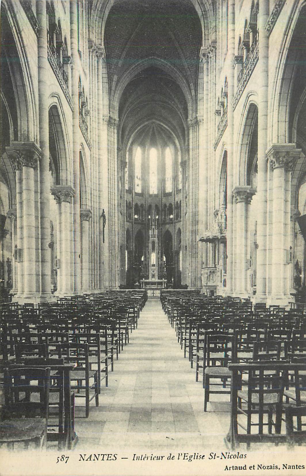 CPA Nantes Interieur de l'Eglise St Nicolas