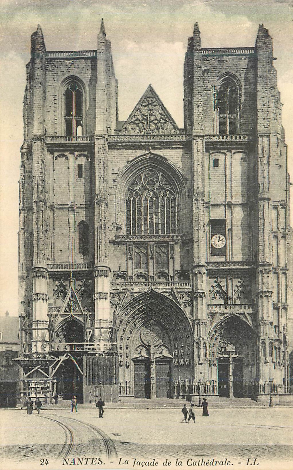 CPA Nantes La Facade de la Cathedrale