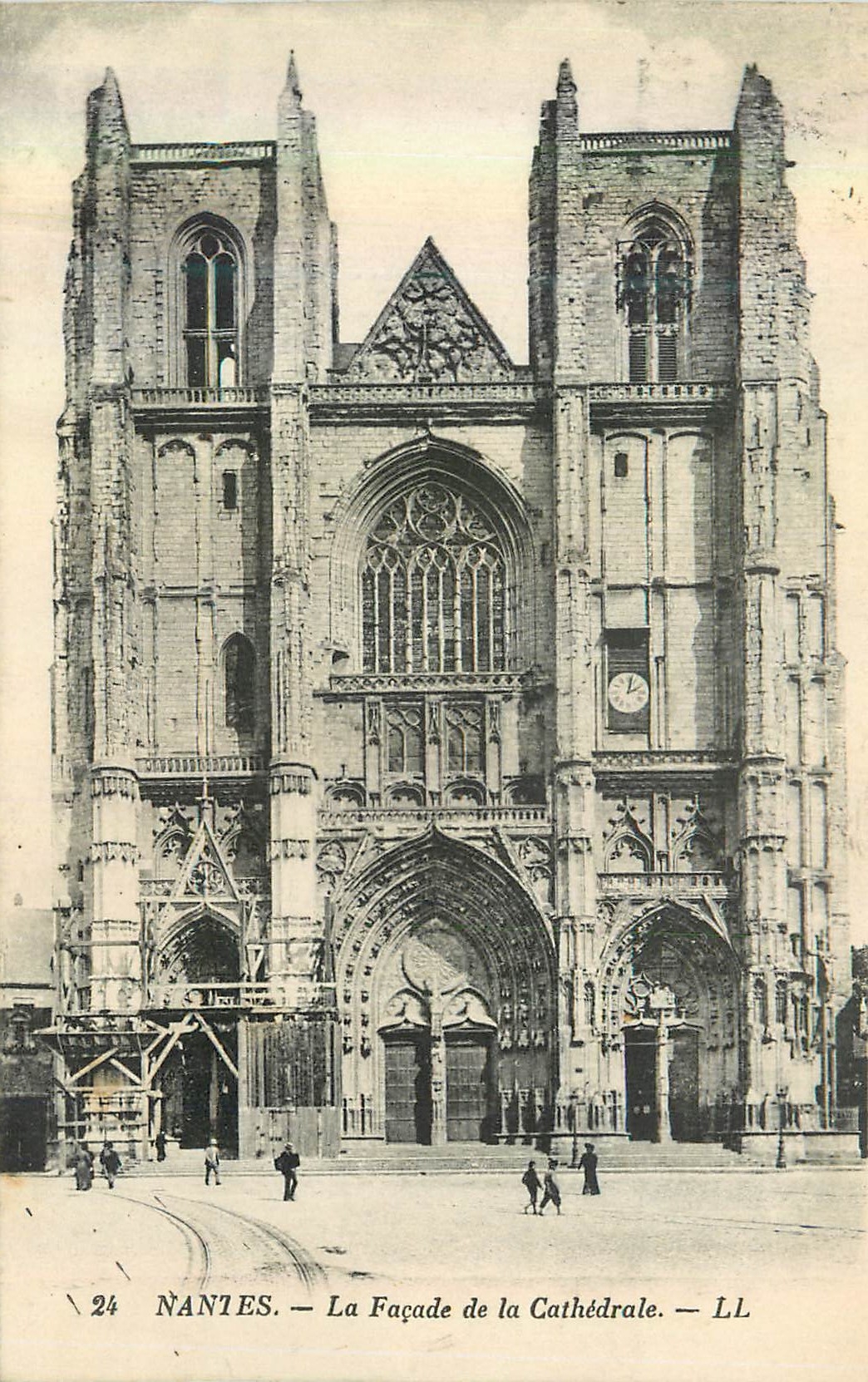 CPA Nantes La Facade de la Cathedrale