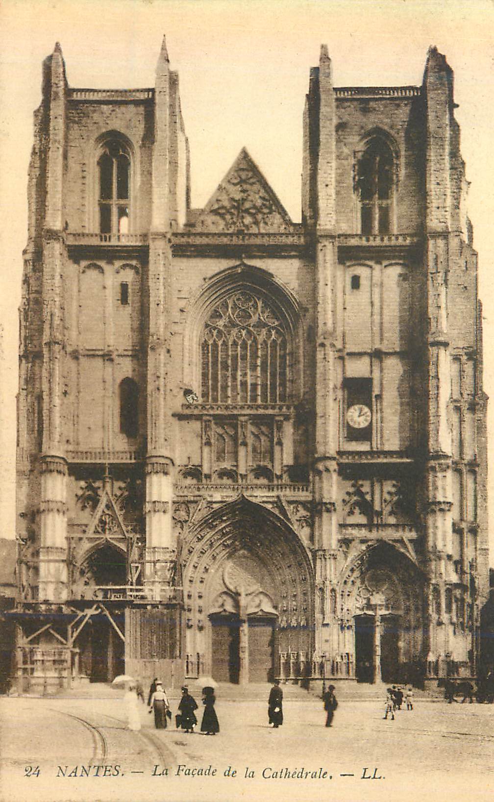 CPA Nantes La Facade de la Cathedrale