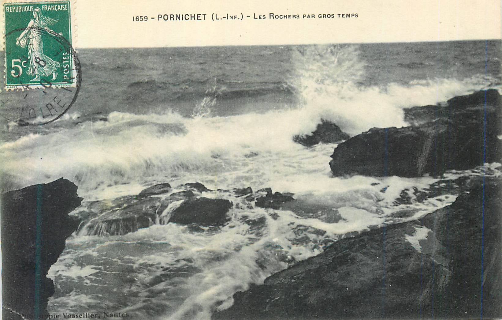 CPA Pornichet (L Inf) Les Rochers par Gros Temps