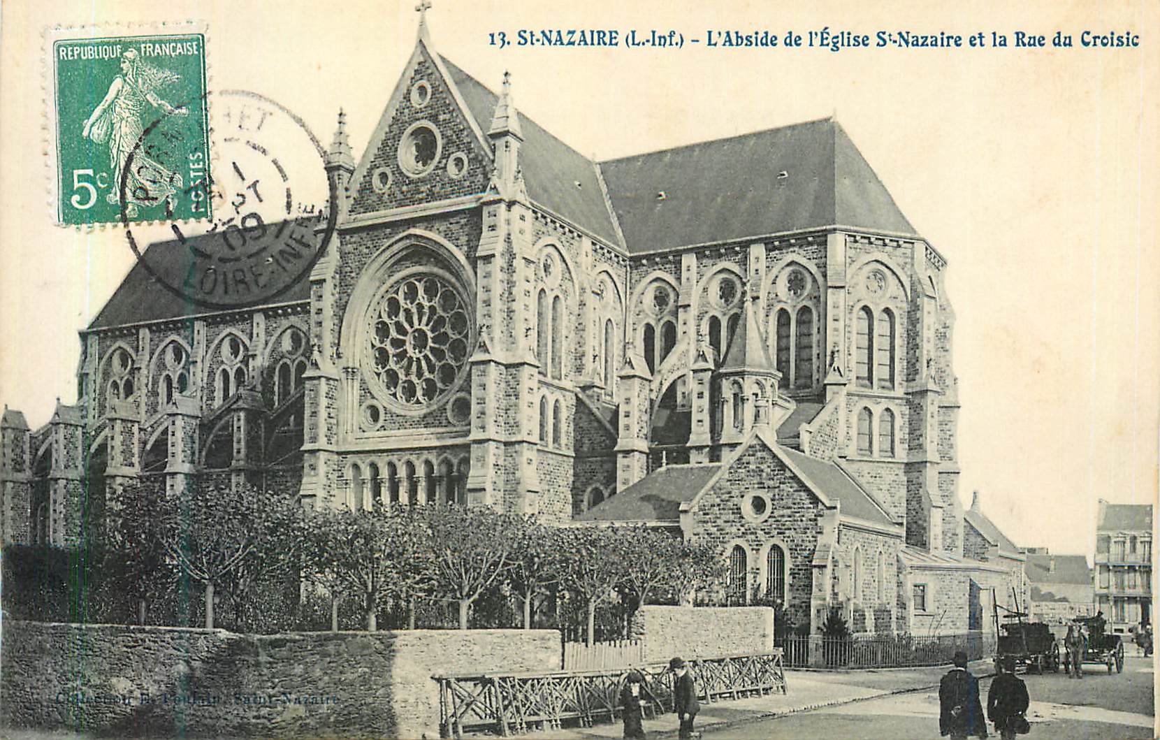 CPA St Nazaire (L Inf) L'Abside de l'Eglise St Nazaire et la Rue du Croisic