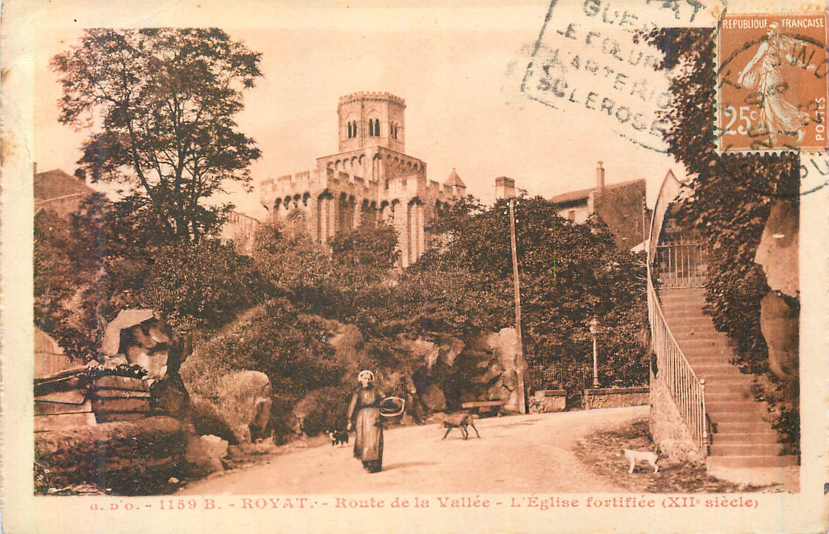 Royat — Route de la Vallée — L'Église fortifiée (XIIe siècle)