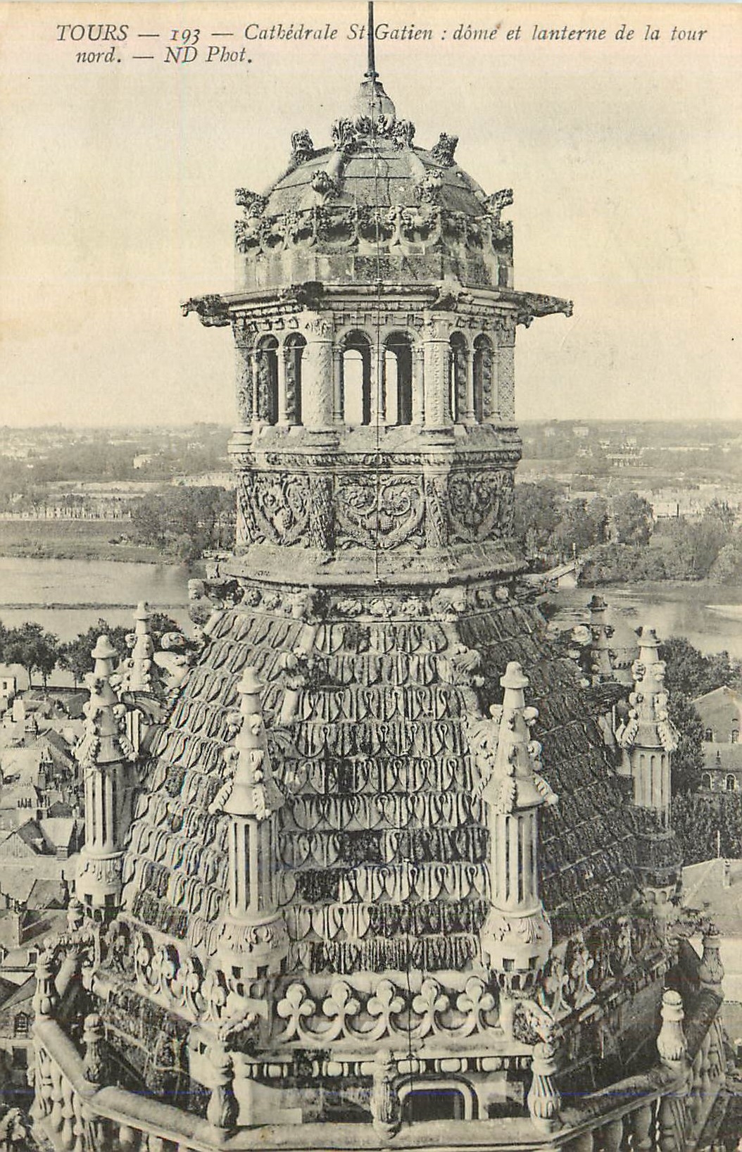 CPA Tours Cathedrale St Gatien Dome et Lanterne de la Tour Nord