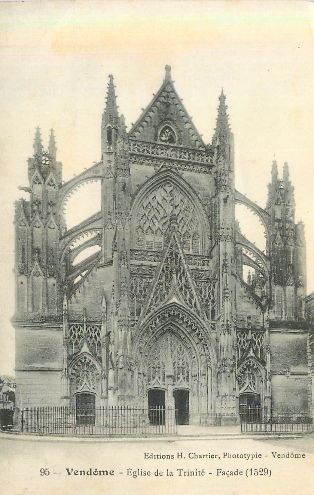 CPA Vendome Eglise de la Trinite Facade (1529)
