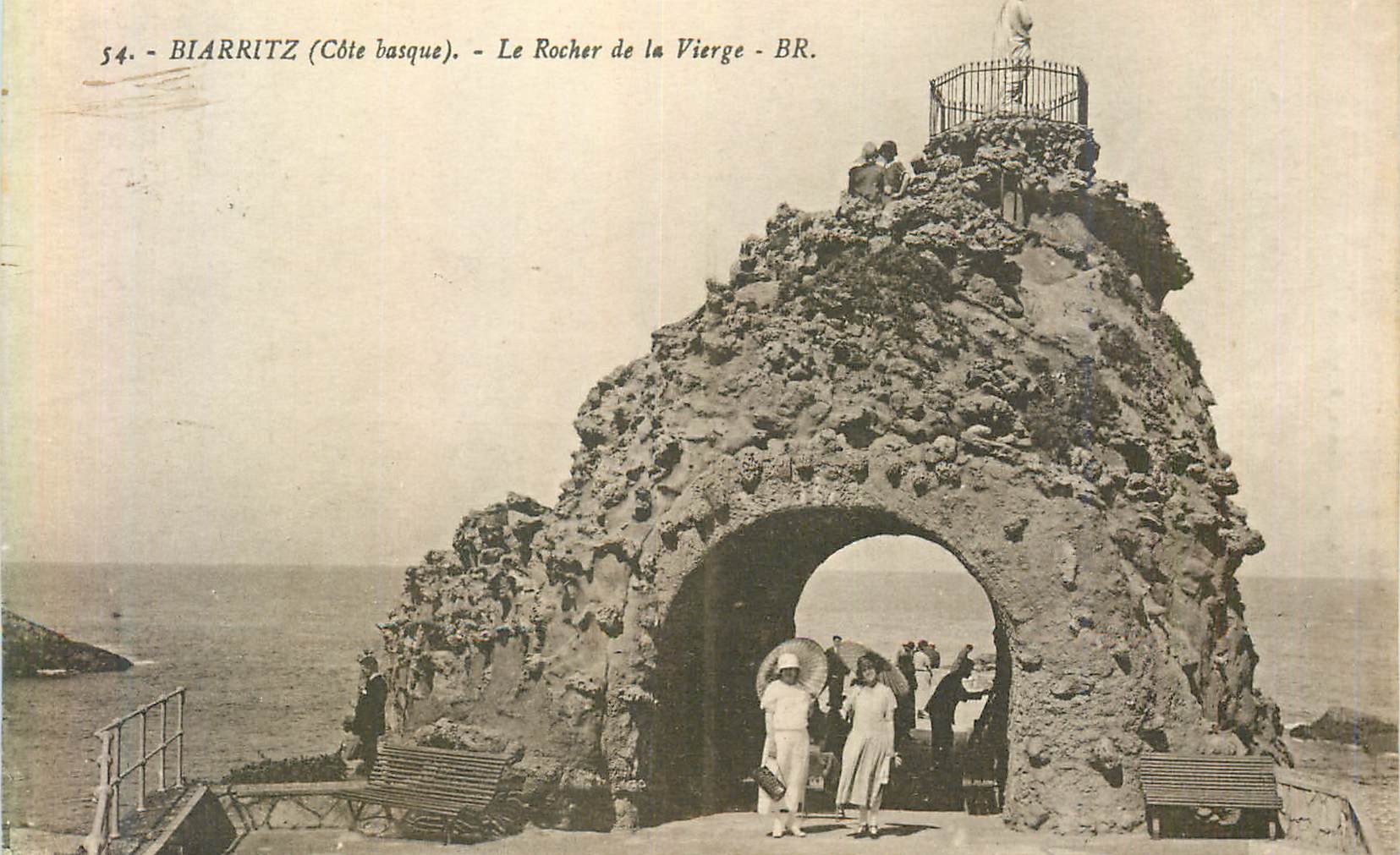 CPA Biarritz (Cote Basque) Le Rocher de la Vierge