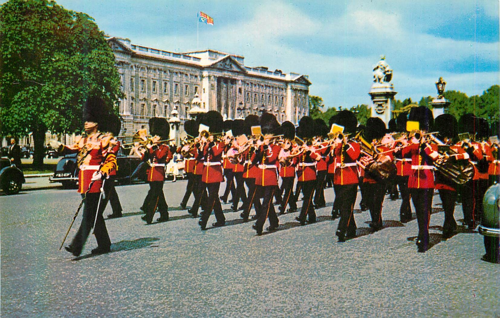 CPM London Guards Band Near Buckingham Palace Militaria