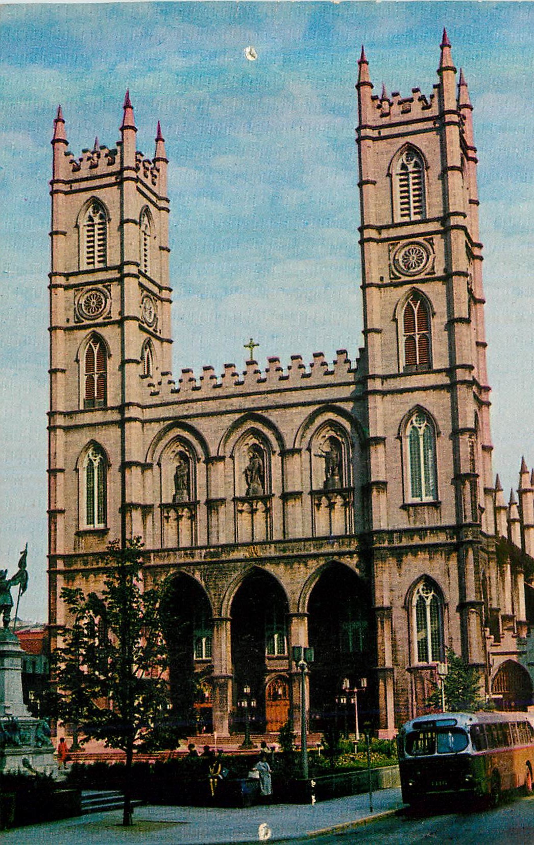 CPA Montreal Quebec La Magnifique et Historique Eglise Notre Dame Domaine la Place d'Armes