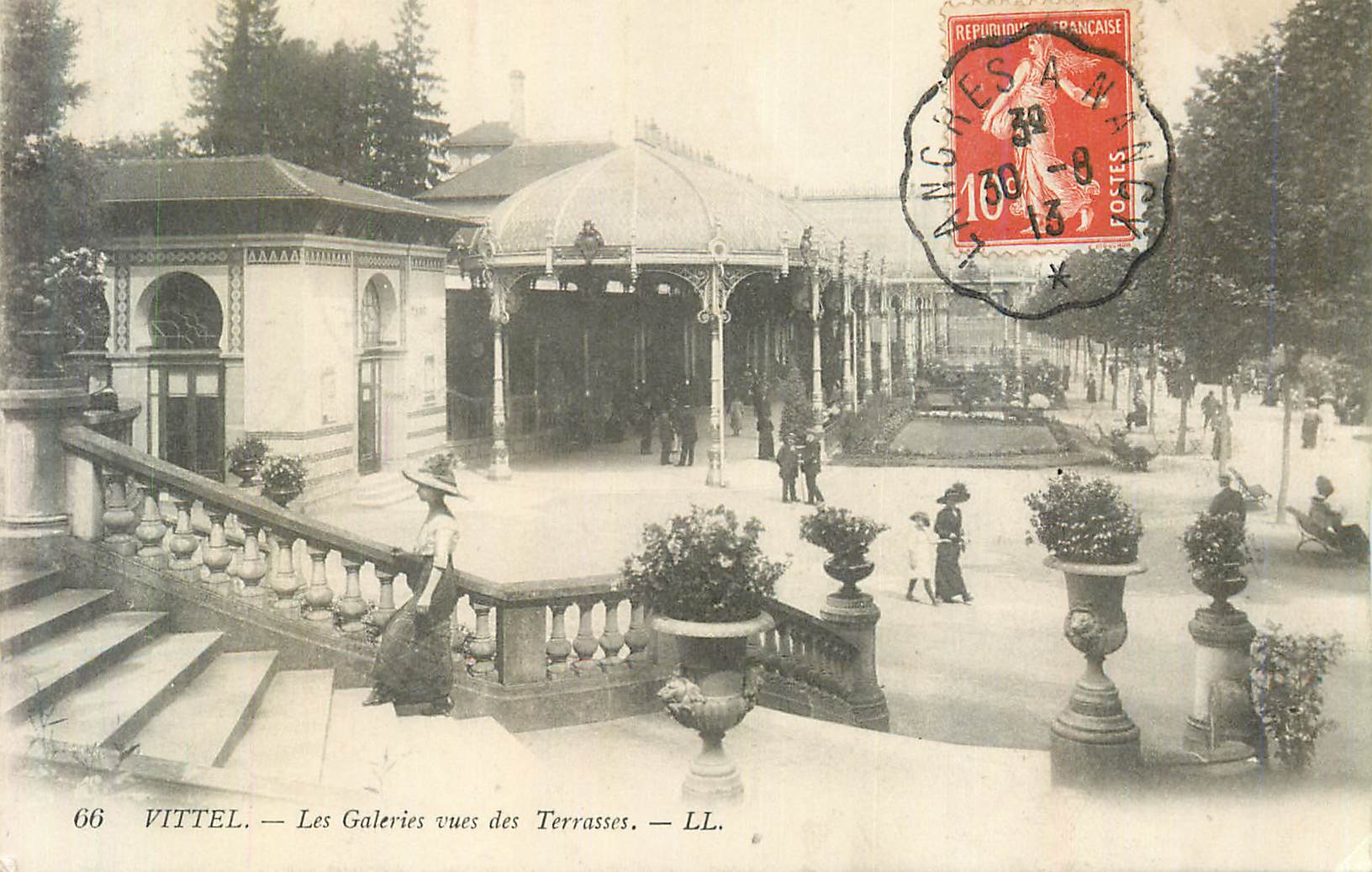 CPA Vittel Les Galeries vues des Terrasses
