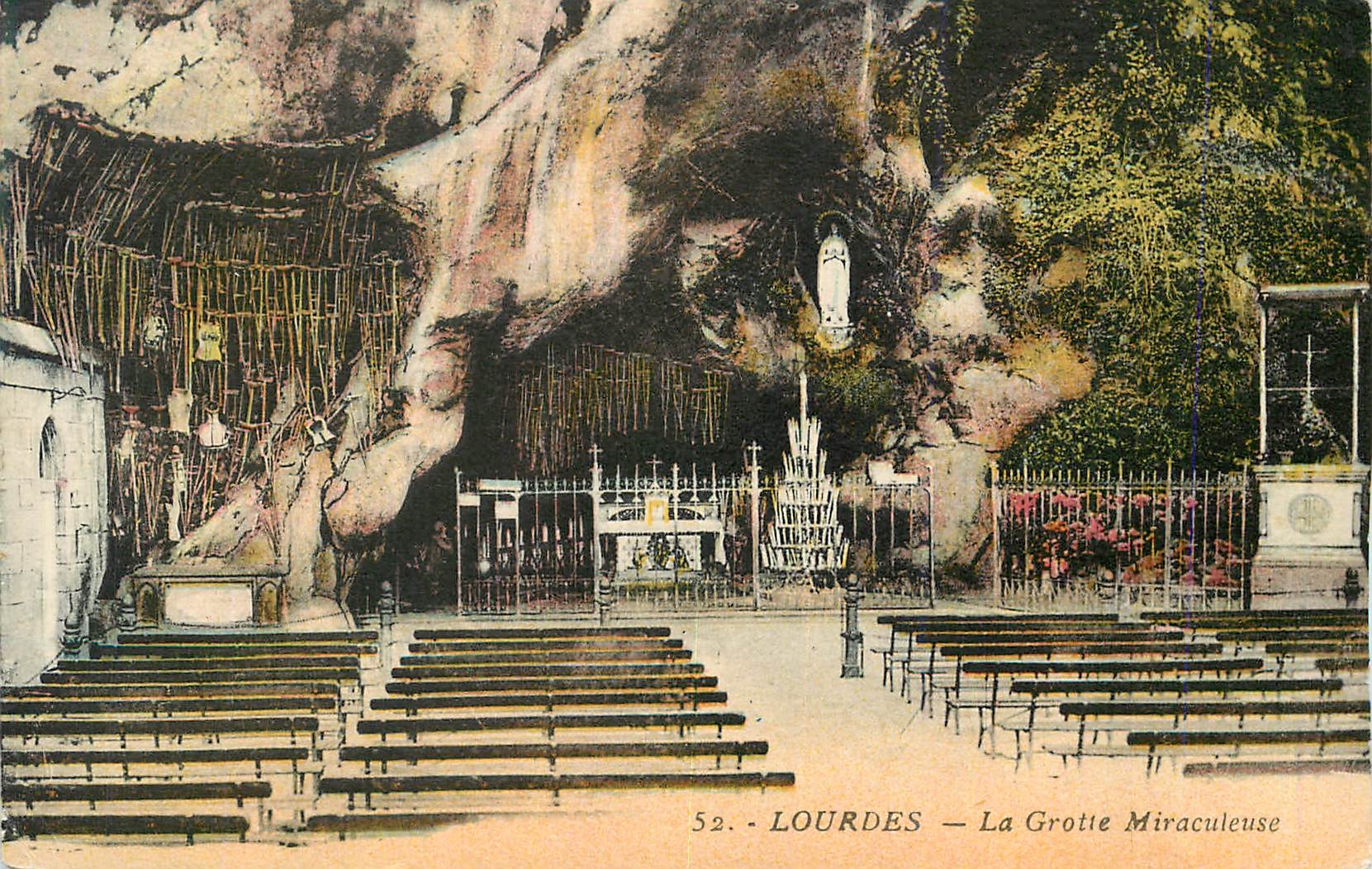 CPA Lourdes La Grotte Miraculeuse