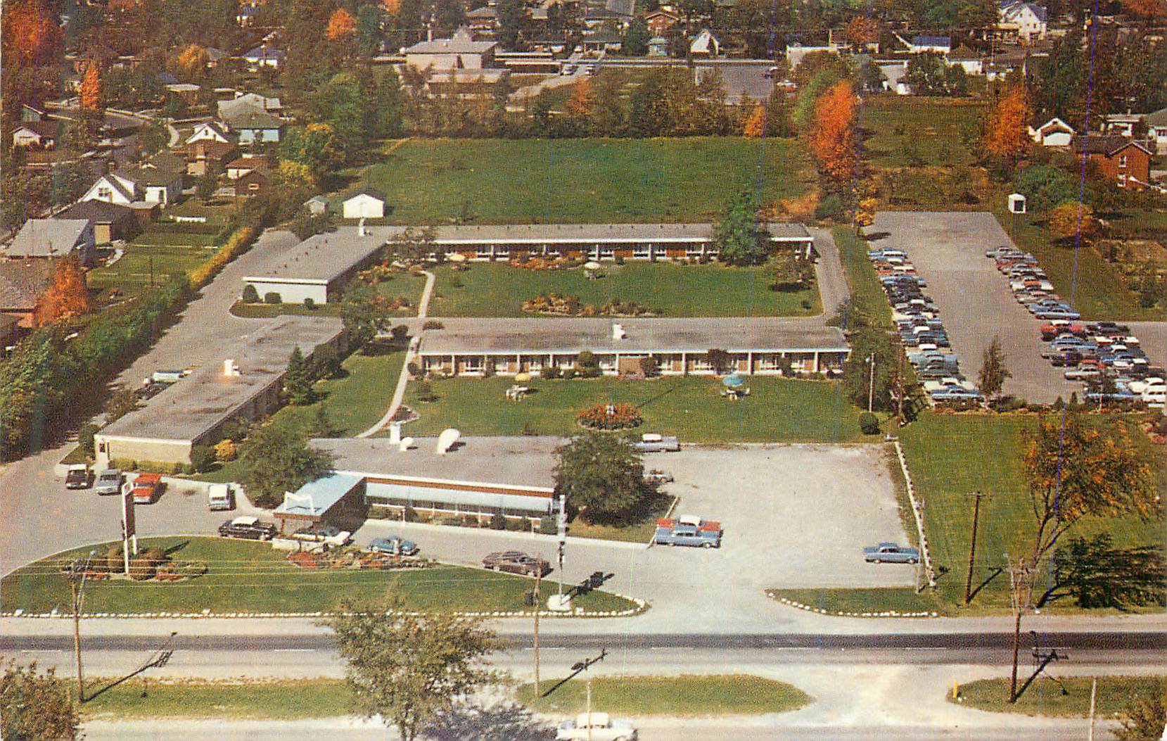 CPM Ontario Belle Ville Canada Queens Motor Hotel 400 Dundas Street East