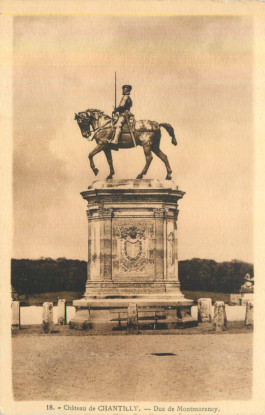 CPA Chateau de Chantilly Duc de Montmorency