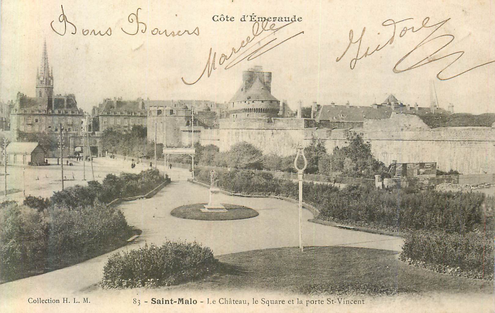 CPA Saint Malo Le Chateau Le Square et la Porte St Vincent