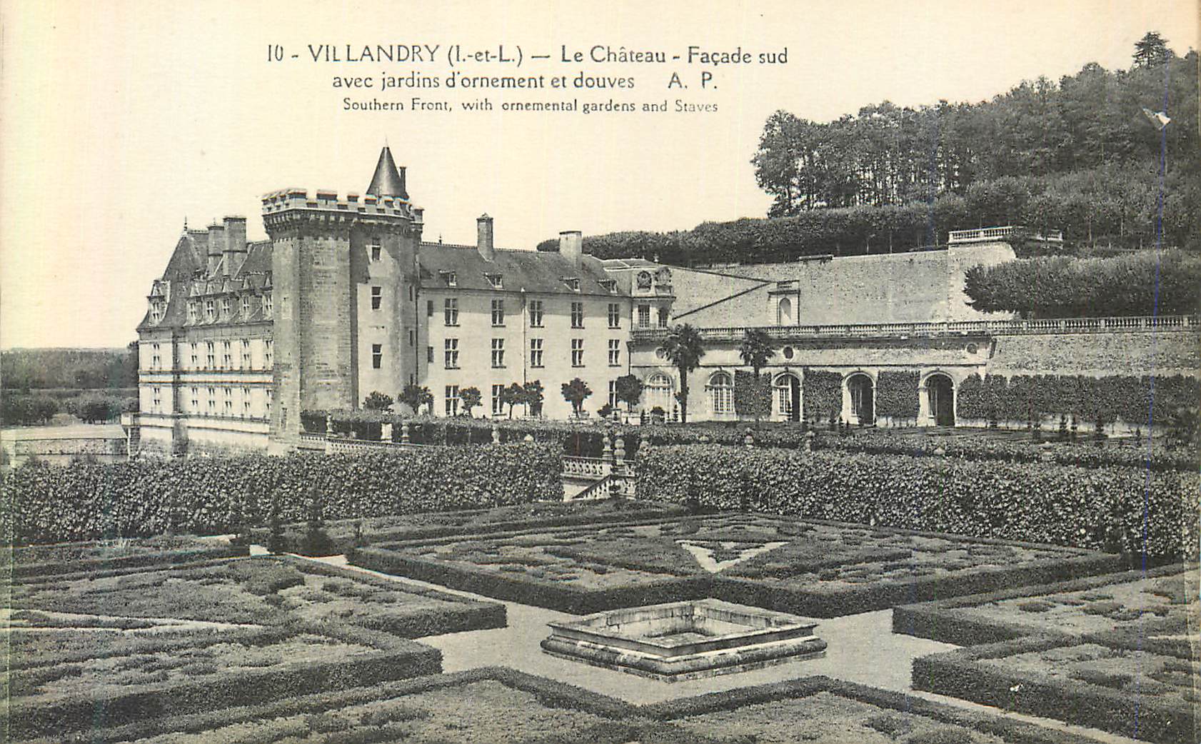 CPA Villandry (I et L) Le Chateau Facade Sud avec Jardins d'Ornement et Douves A P