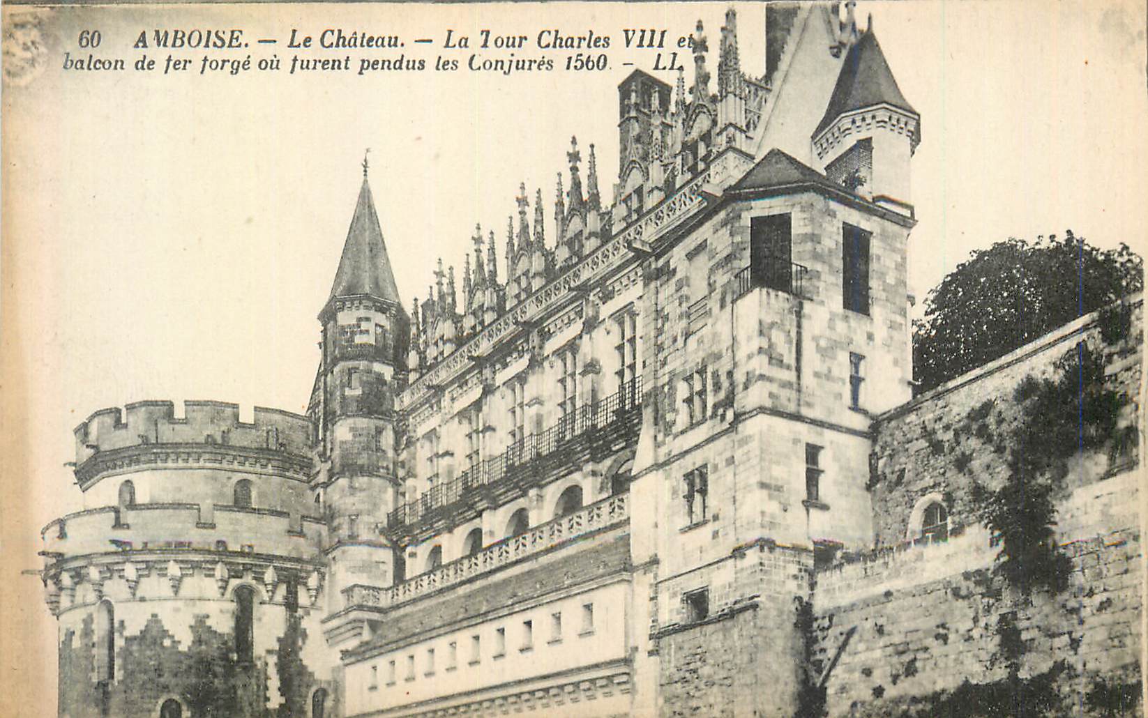 CPA Amboise Le Chateau La Tour Charles VIII et Balcon de fer Forge ou Furent Pendus les Conjures 1560