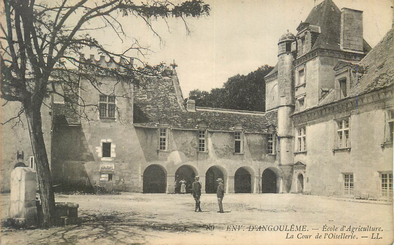 CPA Environs D'Angouleme Ecole d'Agriculture La Cour de L'Oisellerie
