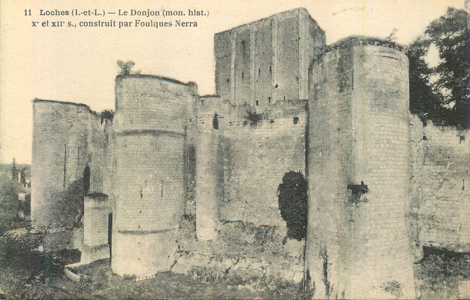 CPA Loches (I et L) Le Donjon (Mon Hist) Xe et XIIe Siecles Construit par Foulques Nerra