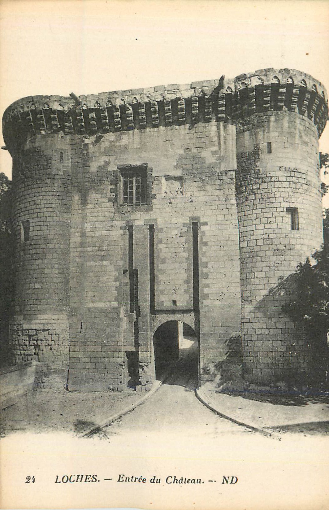 CPA Loches Entree du Chateau