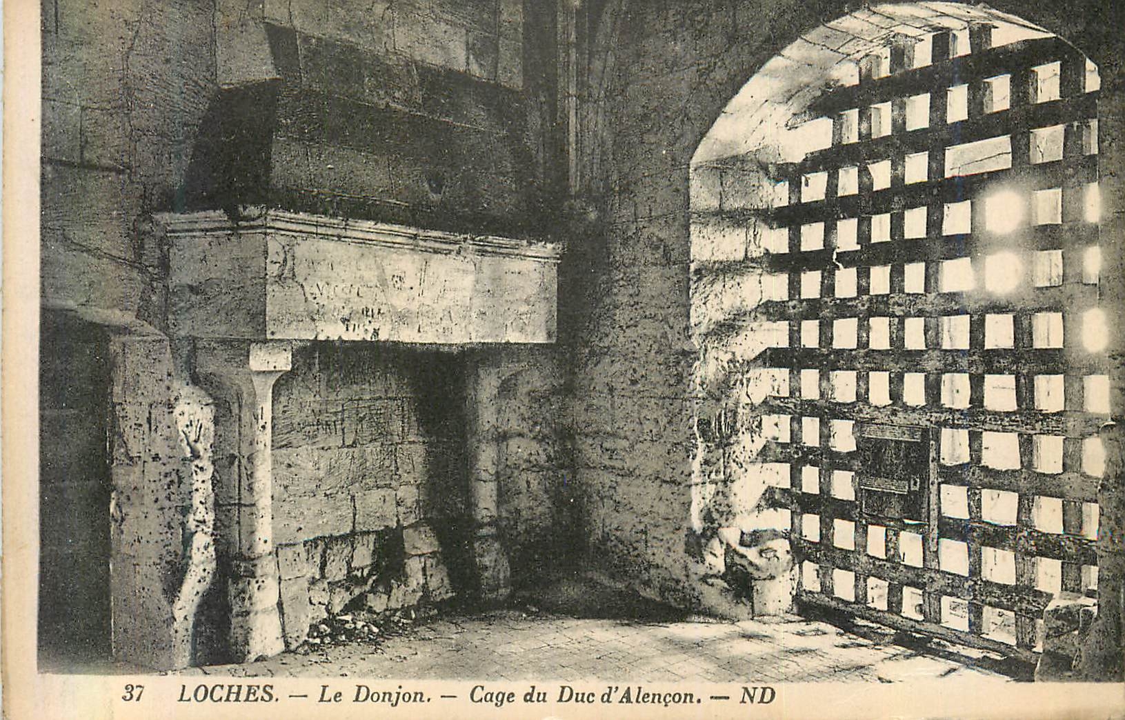 CPA Loches Le Donjon Cage du Duc d'Alencon