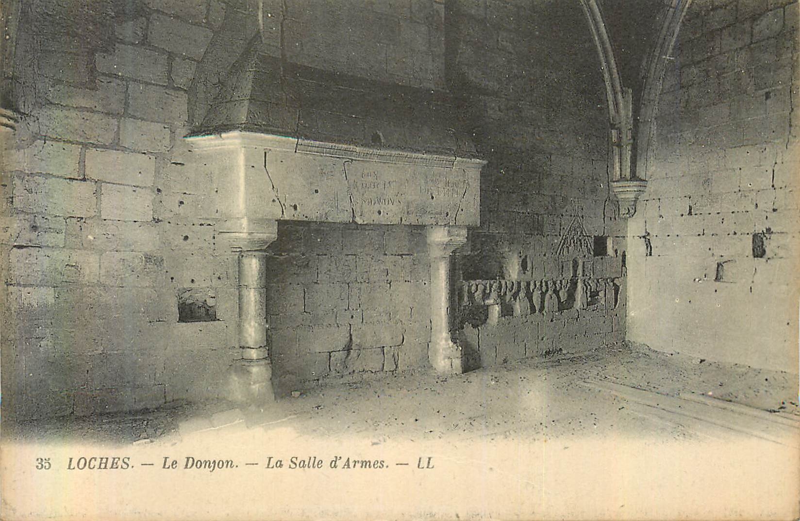 CPA Loches Le Donjon La Salle d'armes