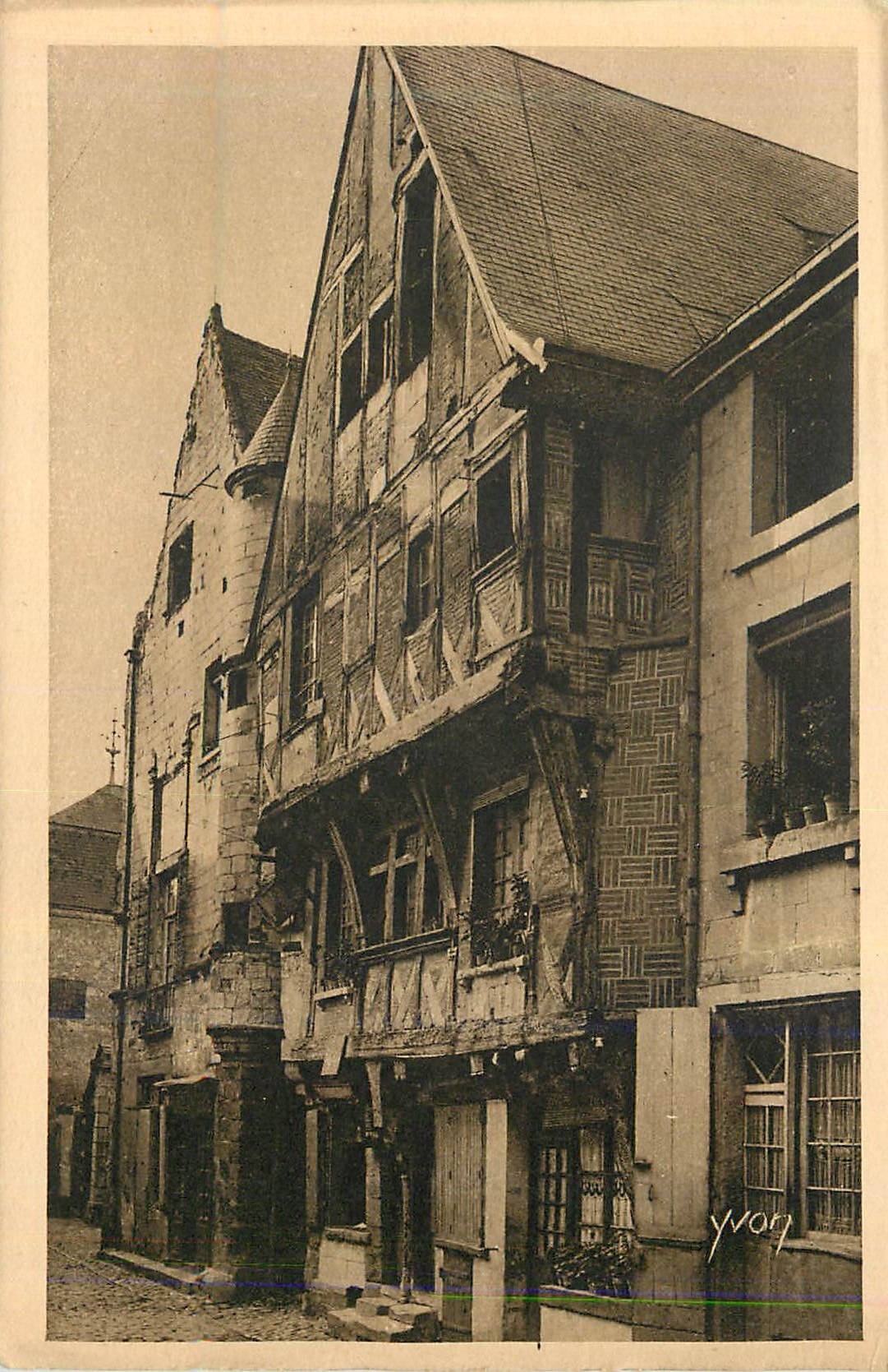 CPA Chinon Vieilles Maisons du XVe Siecle
