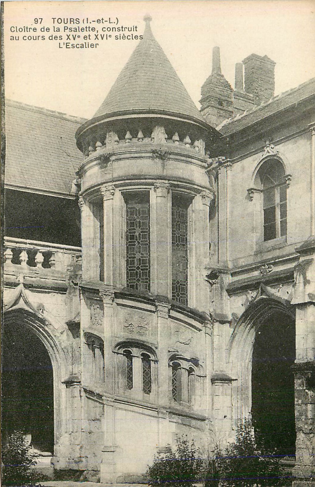 CPA Tours (I et L) Cloitre de la Psalette Construit au Cours des XVe et XVIe Siecles L'Escalier