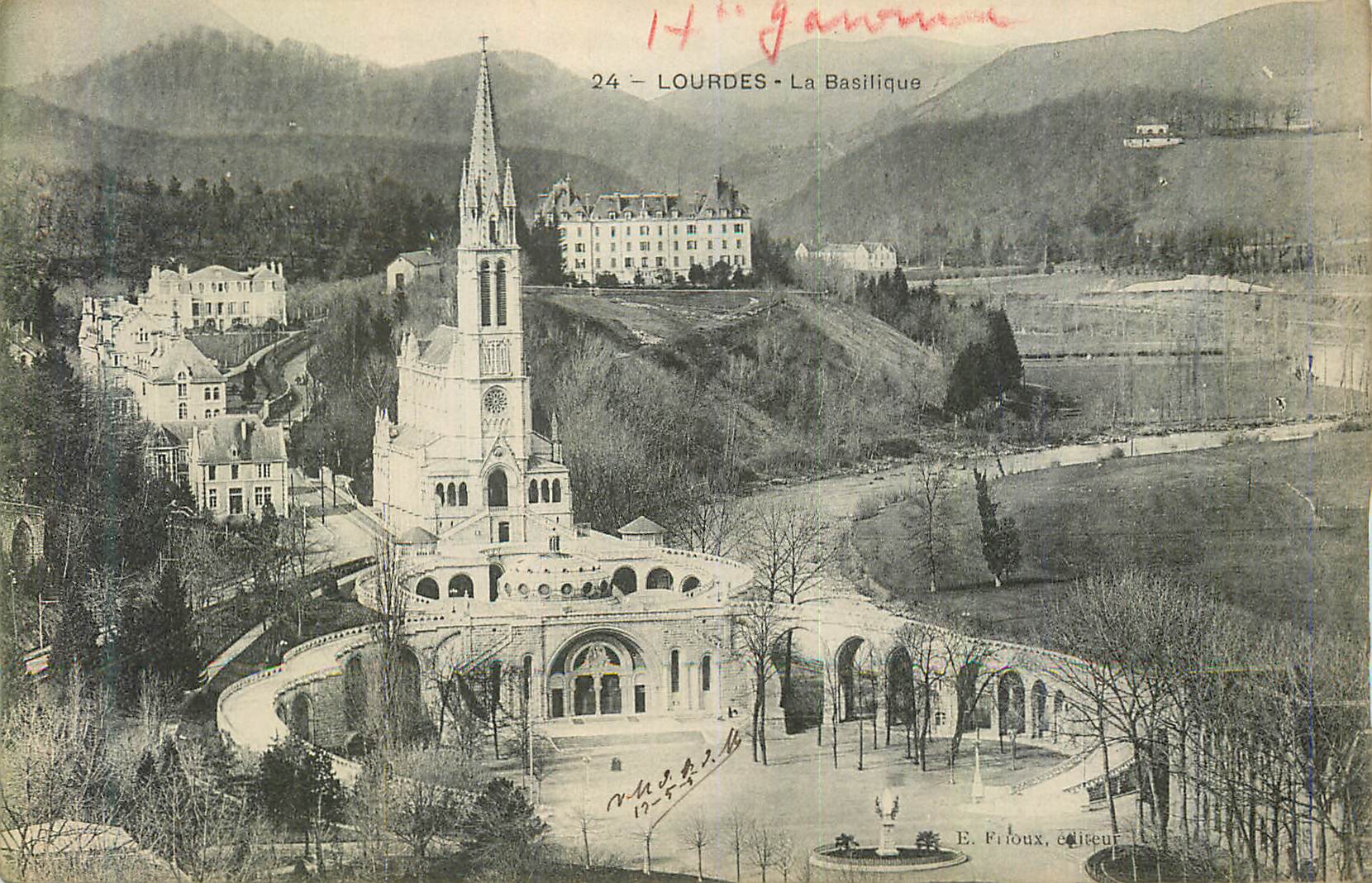 CPA Lourdes La Basilique