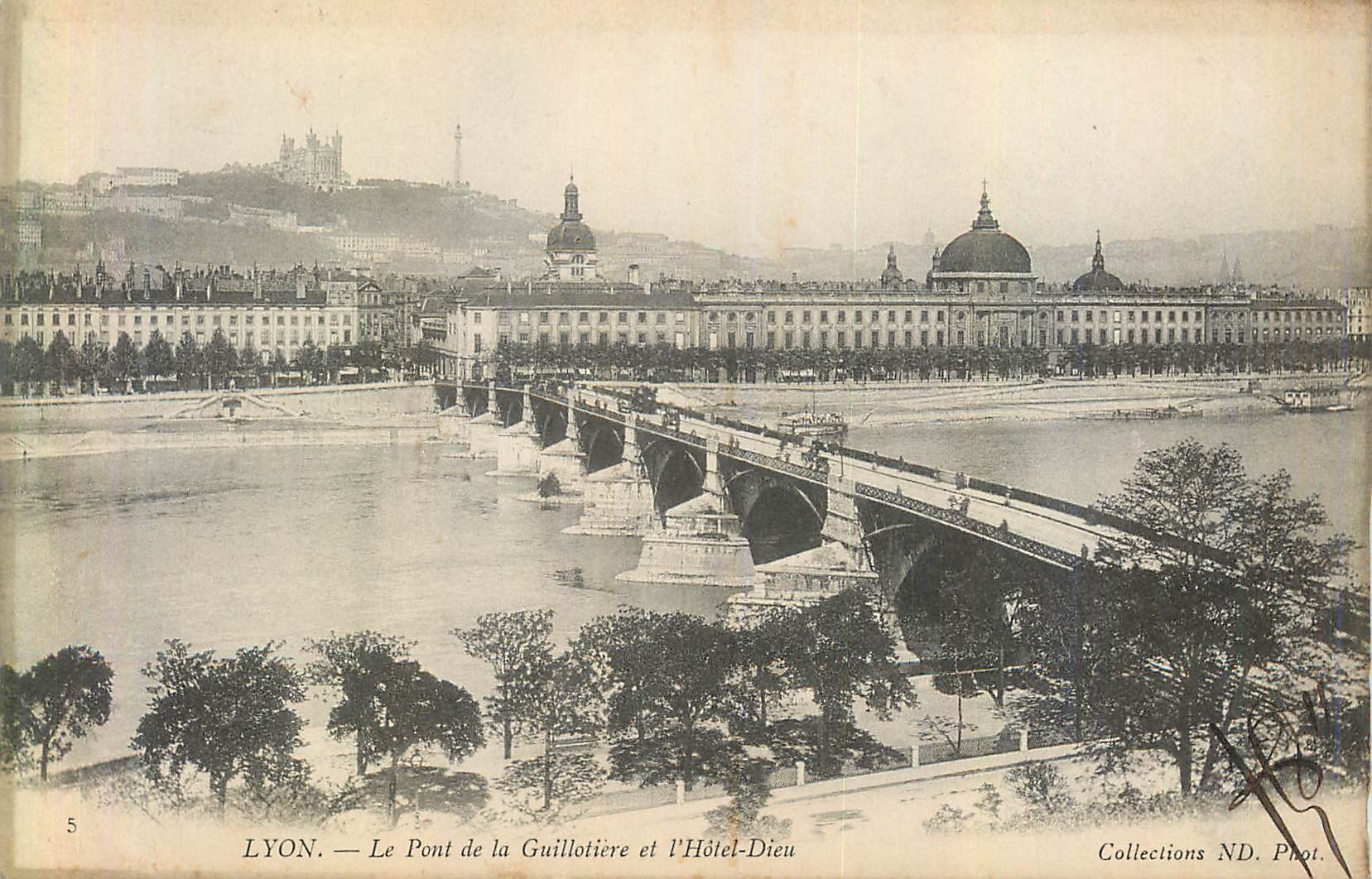 CPA Lyon Le Pont de la Guillotiere et l'Hotel Dieu