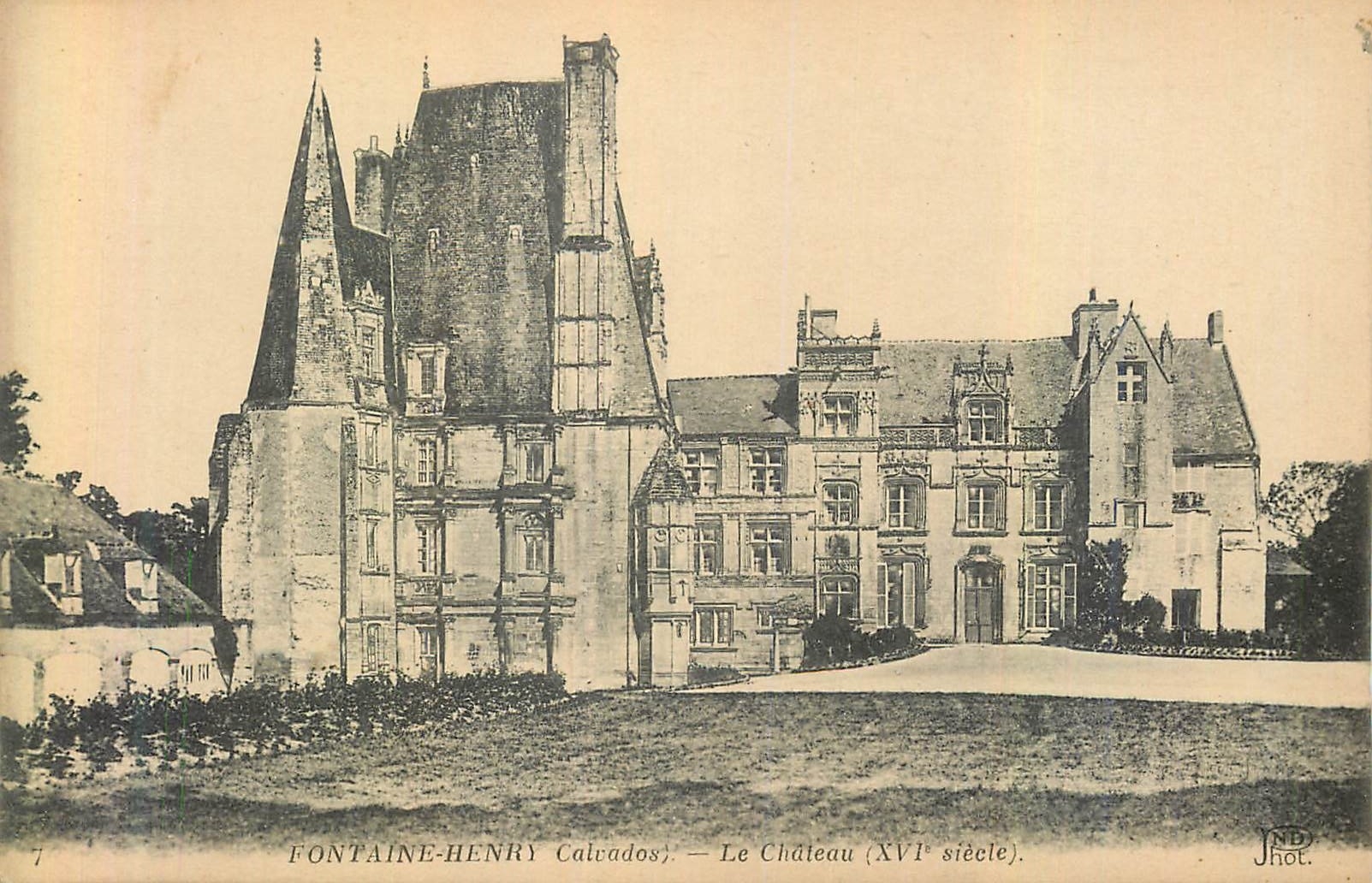 CPA Calvados Fontaine Henry Le Chateau (XVIe Siecle)