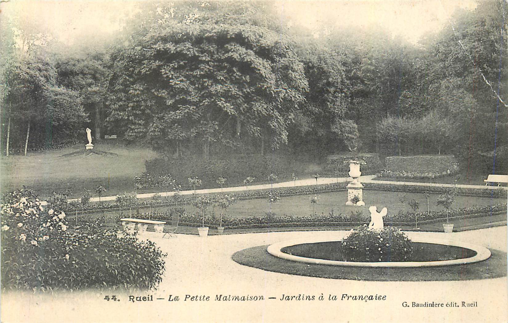 CPA Rueil La Petite Malmaison Jardins a la Francaise