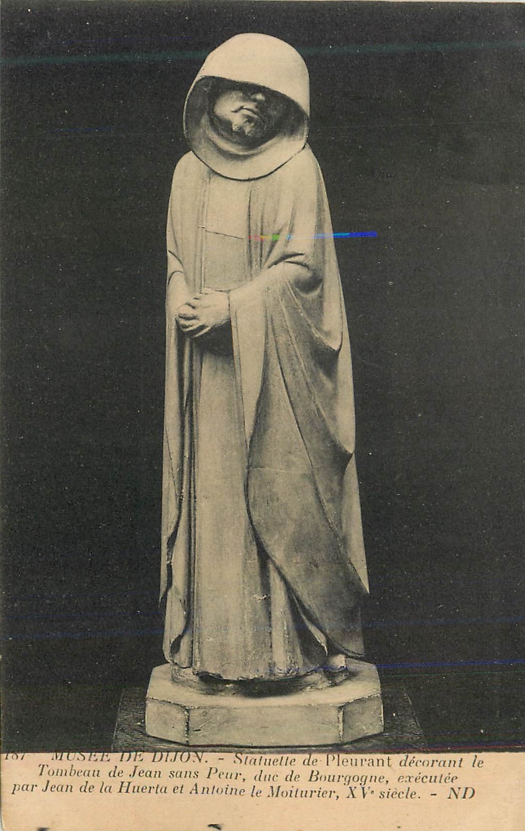 CPA Musee de Dijon Statuette de Pleurant Decorant le Tombeau de Jean Sans Peur Duc du Bourgogne